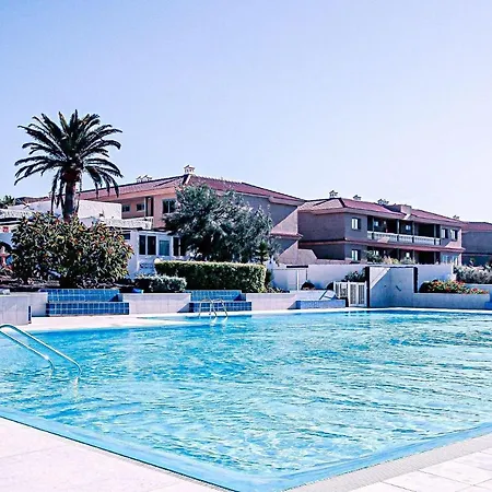 Casa-yelena-direkt-am-meer-mit-grossem-pool *